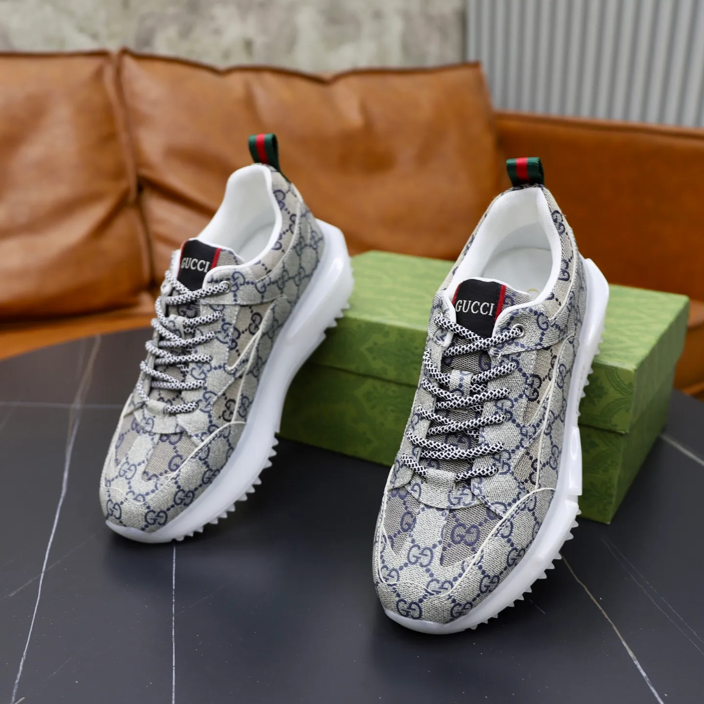 Men's shoes: 462💰🙅‍♂️🙅‍♂️🙅‍♂️ Brand: GUCCI Standard code: 38-44 (45 customized) Grade: Same as the official website Material: Original leather splicing Comfortable and breathable lining Original wear-resistant outsole Style category: Men's fashionable casual shoes Running sneakers Noble luxury brand elements Top luxury Color: actual picture color